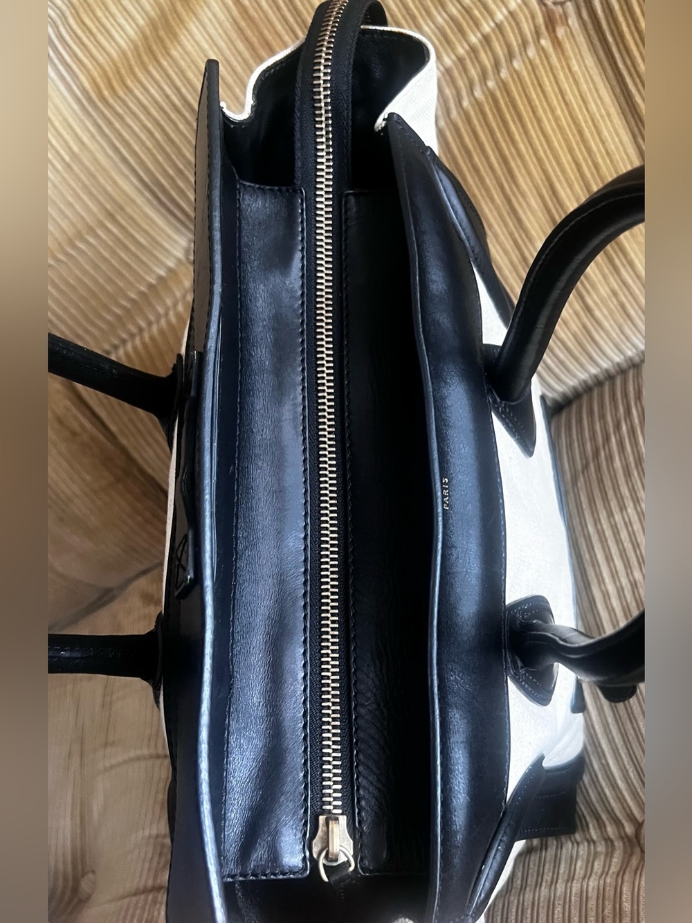 Authentic - CELINE black and cream Luggage Tote bag - Picture 9 of 12